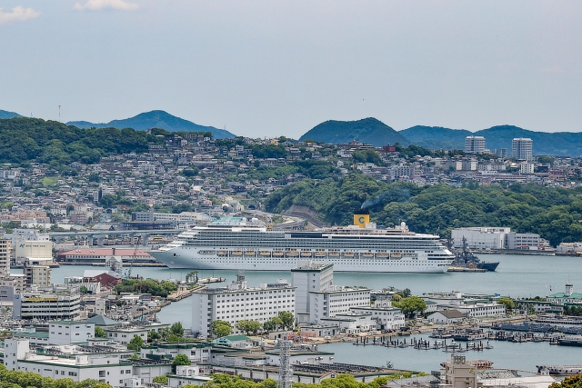 佐世保港に停泊するコスタセレーナ
